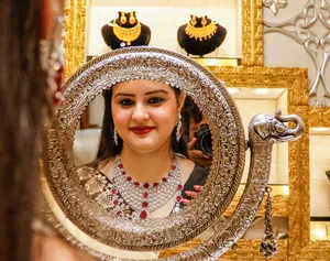 सोने की कीमत में उछाल, चांदी के दाम भी 1200 रुपए से ज्यादा बढ़े