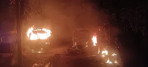 हजारीबाग में सड़क निर्माण साइट पर हमला, चार भारी वाहनों सहित कई मशीनों में लगाई आग