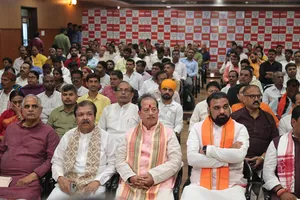 बिहार : भाजपा प्रदेश अध्यक्ष दिलीप जायसवाल ने अन्य नेताओं के साथ सुनी प्रधानमंत्री की 'मन की बात'