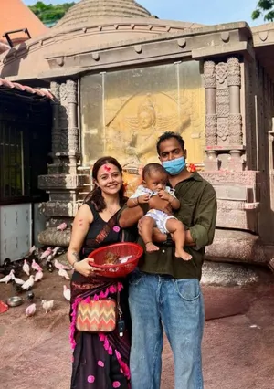 देवोलिना भट्टाचार्जी ने पति और बेटे 'जॉय' संग किए मां कामाख्या देवी के दर्शन, तस्वीरें जीत रहीं दिल!