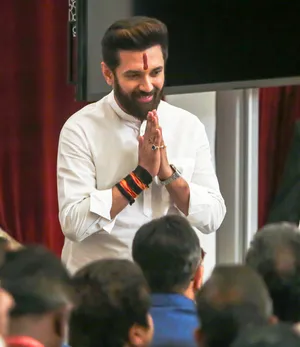 'विपक्ष हार का बहाना ढूंढ रहा है', चुनाव आयोग से महागठबंधन के नेताओं मुलाकात पर चिराग पासवान का कटाक्ष