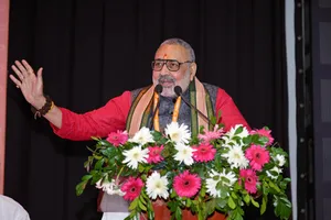 'तेजस्वी यादव की पत्नी मतदाता कैसे बनीं', गिरिराज सिंह ने उठाए गंभीर सवाल