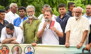 पटना की सड़कों पर उतरे राहुल गांधी, कहा- महाराष्ट्र की तरह बिहार में भी चोरी की हो रही कोशिश