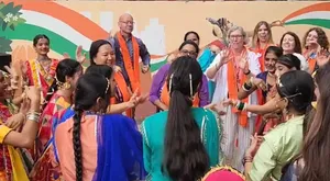 दिल्ली के सरकारी स्कूल पहुंचा अमेरिका का डेलिगेशन, छात्रों के साथ नाच-गाकर खूब की मस्ती