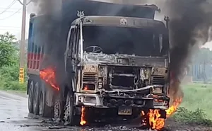 बिहार : ट्रक ने युवक को कुचला, मौके पर ही मौत, आक्रोशित लोगों ने ट्रक में लगाई आग