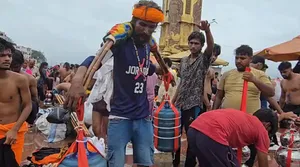 काशी, हरिद्वार और प्रयागराज में सावन के पहले दिन उमड़ा श्रद्धालुओं का सैलाब