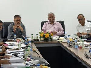 नोएडा: सीएम योगी के सलाहकार ने मेडिकल डिवाइसेज पार्क का किया निरीक्षण
