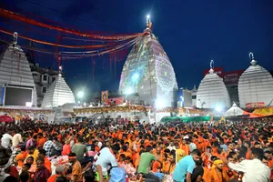 सावन के पहले सोमवार पर ‘बोल बम’ के जयकारों से गूंजा देवघर, बैद्यनाथ धाम में भक्तों ने किया जलाभिषेक