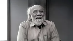 बिना मंच, बिना टिकट, सीधे दिलों तक पहुंचने वाला 'रंगकर्मी' बादल सरकार