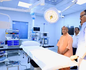 मुख्यमंत्री योगी आदित्यनाथ ने केजीएमयू में एक हजार करोड़ लागत की विभिन्न परियोजनाओं का किया लोकार्पण और शिलान्यास