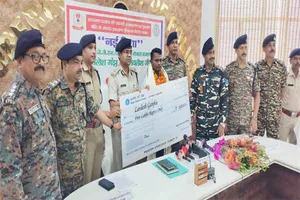 लातेहार में पांच लाख के इनामी नक्सली लवलेश गंझू ने किया सरेंडर