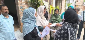 मुजफ्फरपुर में आधार कार्ड के नंबर से भरा जा रहा एसआईआर फार्म