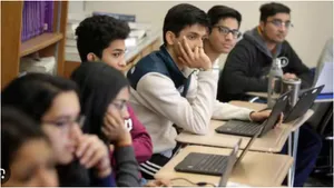 Student Visas: వీసా స్లాట్లను రోజూ చెక్ చేసుకోండి..విద్యార్థులకు అమెరికా సూచన