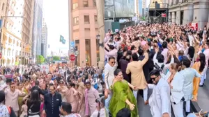Indian Wedding Barat in Wall Street : భారతీయ జంట పెండ్లి బరాత్‌తో  ఊగిపోయిన వాల్‌స్ట్రీట్‌