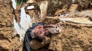 AP Crime news: ఏపీలో విషాదం.. గోడ కూలి ఇద్దరు కూలీలు మృతి