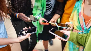 Smart Phone: స్మార్ట్‌ ఫోన్లతో నిఘా.. ఎలా రక్షించుకోవాలి..?