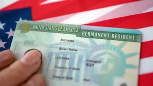 Green Card: హెచ్ 1 బీ భారత వీసాదారలకు మరో షాక్...గ్రీన్ కార్డ్ ఇక మీ పిల్లలకు పని చేయదు..
