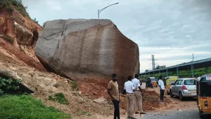 HYD Rains: ఓఆర్ఆర్ సర్వీస్ రోడ్డుపై కూలిన భారీ బండరాయి.. తప్పిన పెను ప్రమాదం!-PHOTOS