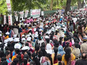 asha workers prottest