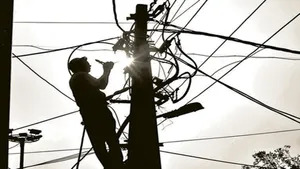 Power cuts many areas Lucknow power