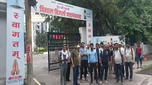 बिजली महापंचायत में जुटने लगे कर्मचारी