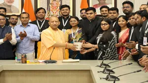 PCS trainee officers met the Chief Minister