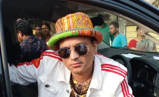 Puhor bisari jau পোহৰ বিচাৰি যাওঁ  