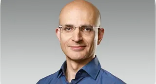Apple names Indian-origin Sabih Khan as new Chief Operating Officer