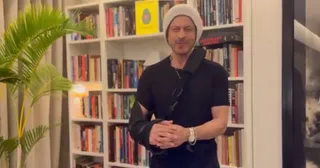 SRK appears with injured arm in special message after his National Award win: 'Award serves as reminder for me'