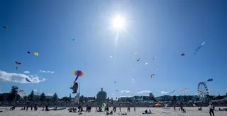 Millions of Australians urged to brace for extreme heat, damaging winds