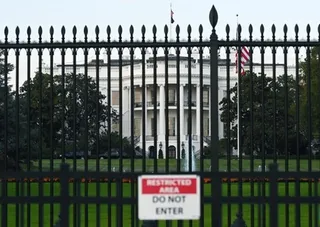 Man rams car into White House security gate, taken into custody
