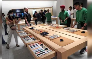 Rural demand, festive push drive smartphone market growth in July-Sep