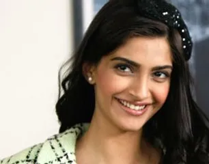 Karan Johar has a fake laugh: Sonam Kapoor 