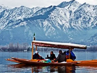 Hundreds of Kashmiri Pandits throng Kheer Bhawani temple