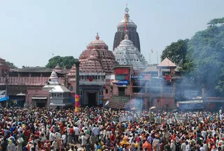Devotees throng Puri Srimandir for Suna Besha of Lords