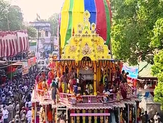 Lakhs throng to witness pulling of Rukuna Rath of Lord Lingaraj in Odisha capital