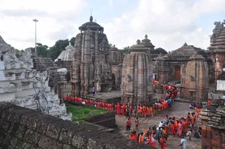 Thousands Kaudias in queue with holy water to offer at Lingaraj temple in Odisha capital