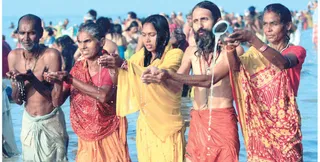 Prayers, holy dips mark Makar Sankranti in Odisha