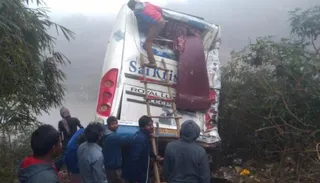 Close shave for 30 as oil tanker rams tourist bus in Odisha