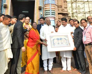 Prez Kovind offers prayer to Lord Jagannath in Odisha's Srimandir