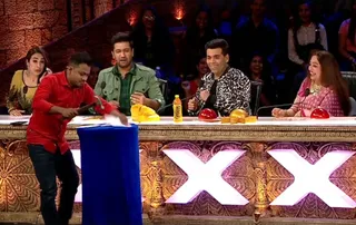 When Odisha magician Bishnu Prasad almost broke Karan Johar's phone!