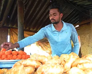 Inspiring Story: Roadside eatery owner's son cracks Odisha JEE