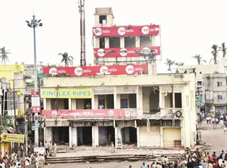Puri eviction drive: Razing of age-old Emar Mutt begins