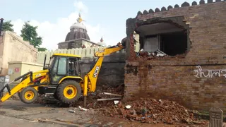 Odisha begins eviction drive near 'Meghnad Pacheri' of Srimandir
