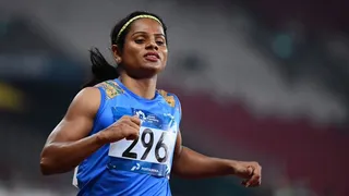 When Odisha sprinter Dutee Chand gifted her winning shoes to Amitabh