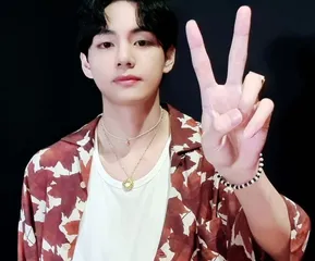 BTS' V says 'namaste' on live video while traveling from airport