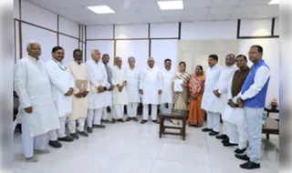 JD(U) assures full support for PM Modi; eyes Railway Ministry, special status for Bihar