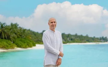 Tomaes David CastanŢo - General Manager