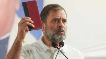 Rahul Gandhi hits out at Mohan Bhagwat BJP RSS Tamil News எவ்வளவு துணிச்சல் இருந்தால்... ஒவ்வொரு இந்தியரையும் அவமானப்படுத்திய மோகன் பகவத்: ராகுல் காந்தி கடும் தாக்கு