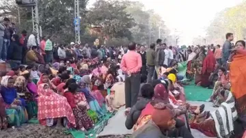 protestors stage rail roko